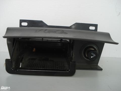 Volvo V40 szivargyújtó hamutartóval együtt!