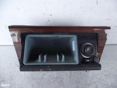 Mercedes W124 Kombi (E-osztály) középkonzolba hamutartó...