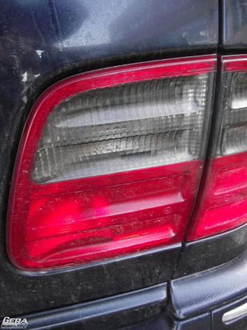 Mercedes W210 E-osztály kombi jobb hátsó lámpa! Csomagtartón lévő!...