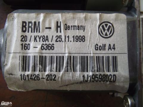 Volkswagen Golf IV jobb első ablakemelő motor!