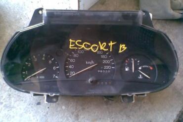 Ford Escort benzines, fordulatszámmérős kilométeróra!
