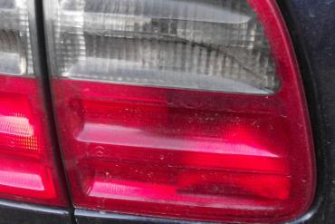 Mercedes W210 E-osztály kombi bal hátsó lámpa! Csomagtartón lévő!...