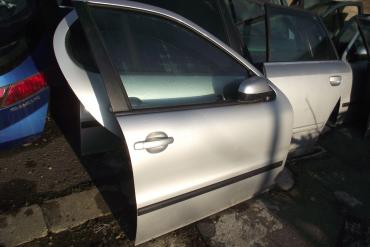 Seat Leon &#039;2001&#039; jobb első ajtó! Ezüst színű! Az ajtó ára a csupasz...