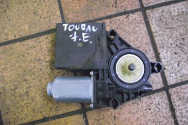 Volkswagen Touran &#039;2008&#039; jobb első ablakemelő motor!