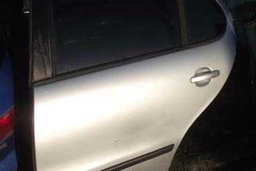 Seat Leon &#039;2001&#039; bal hátsó ajtó! Ezüst színű! Az ajtó ára a csupasz...