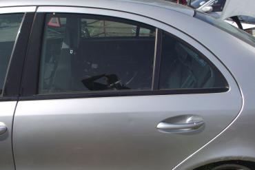 Mercedes W211 (E-osztály) &#039;2004&#039; sedan bal hátsó ajtó! Ezüst színű...