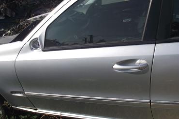 Mercedes W211 (E-osztály) bal első ajtó! Ezüst színű!Az ajtó ára a...