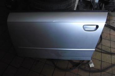 Audi A4 B7 bal első ajtó! Ezüst színű! Az ár a csupasz lemezt...